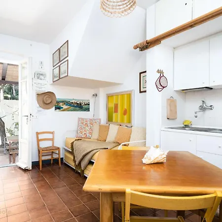アパート Mani - Porto Faro House, Garden & Sea